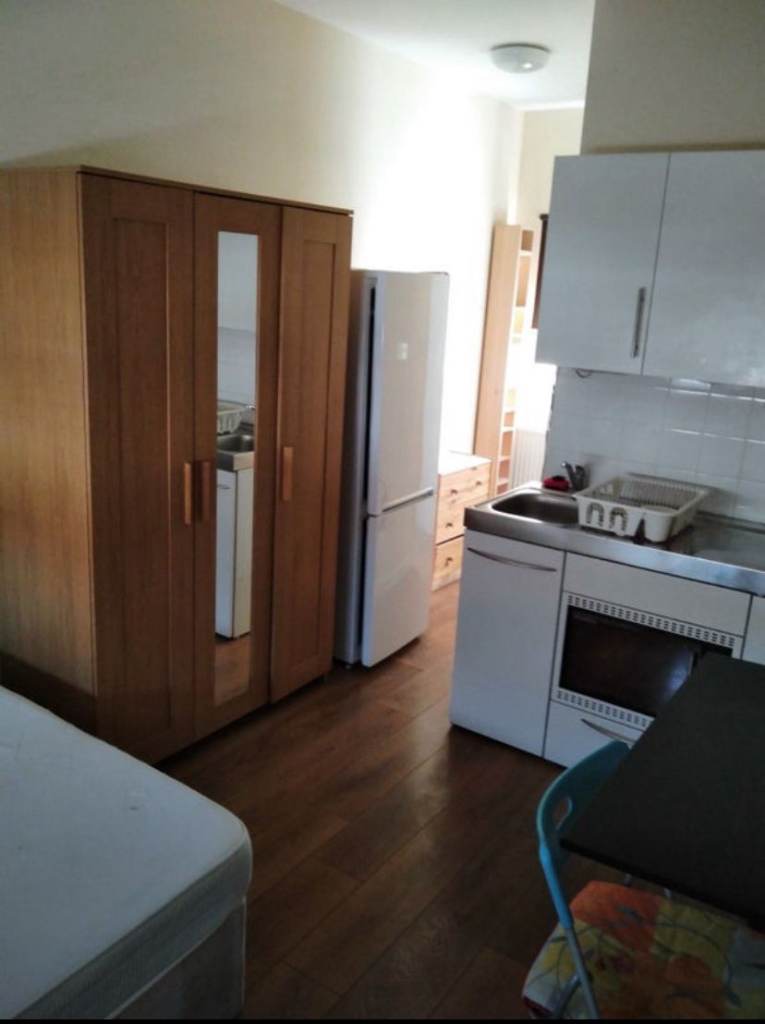 Large studio Flat in Streatham Only £1200 pcm All bills included.