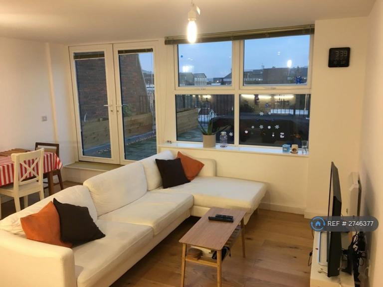 2 bedroom flat in Portman House, Romford, RM1 (2 bed) (#2746377)