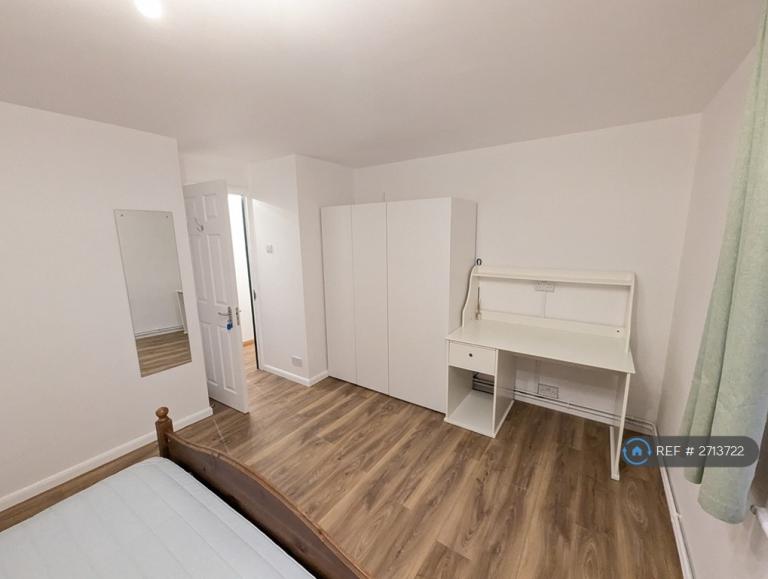 1 bedroom in Reddall Close, Bedford, MK42 (#2713722)
