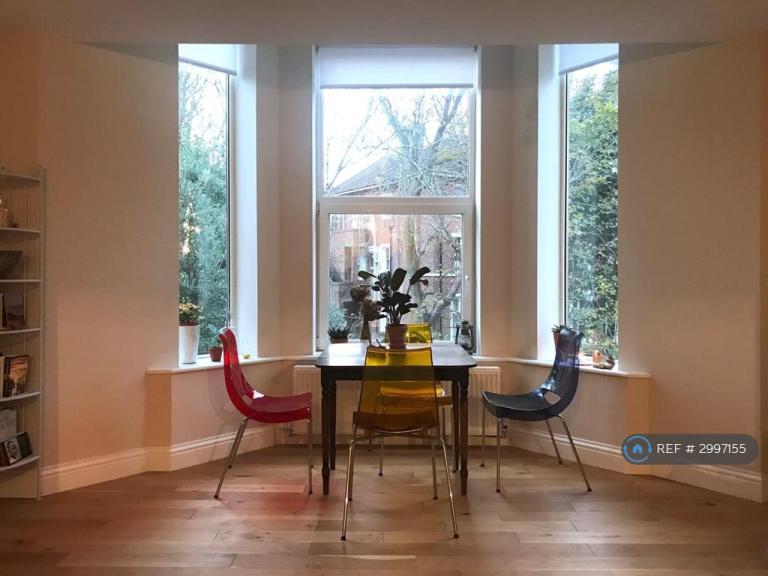 2 bedroom flat in Charles Road, St. Leonards-On-Sea, TN38 (2 bed) (#2997155)