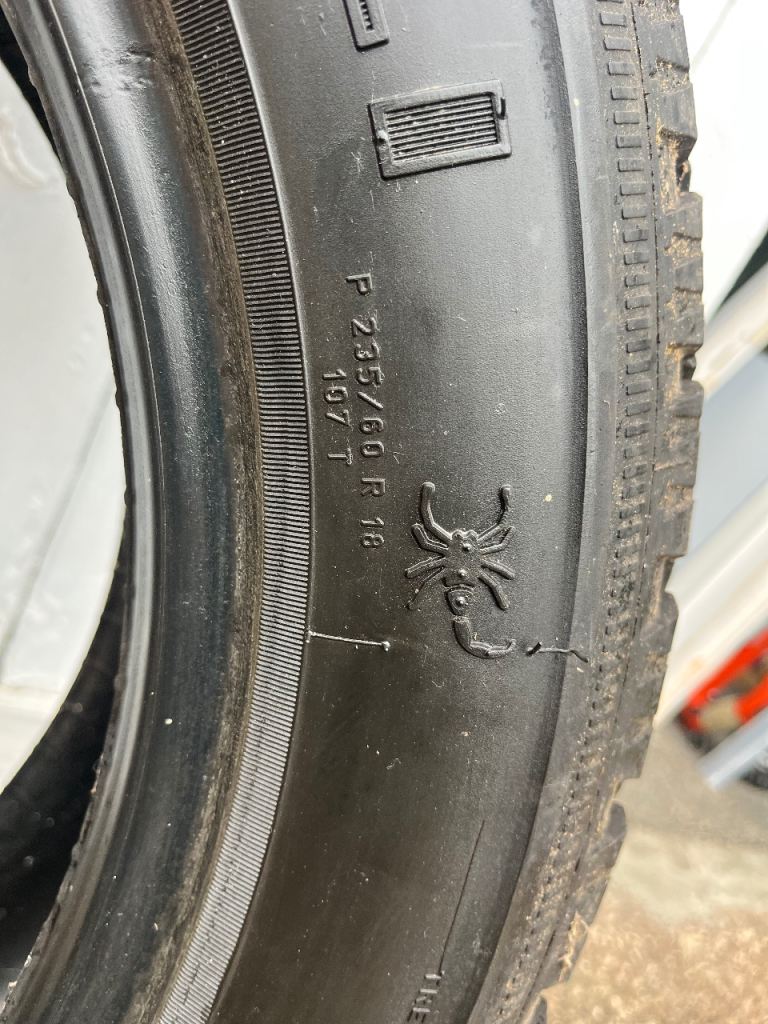 Pirelli scorpion 235 60 R 18