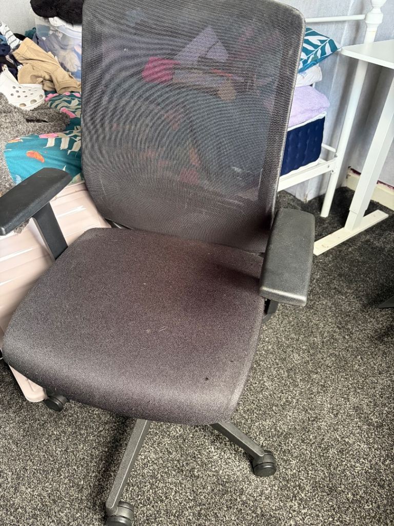 Black office chair