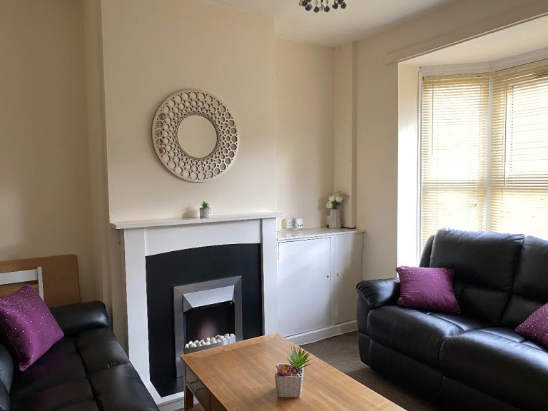 a Spacious 2 bedroom house with 2 living rooms for exchange 