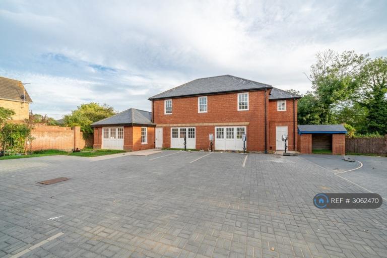 2 bedroom flat in South St, Rochford, SS4 (2 bed) (#3062470)