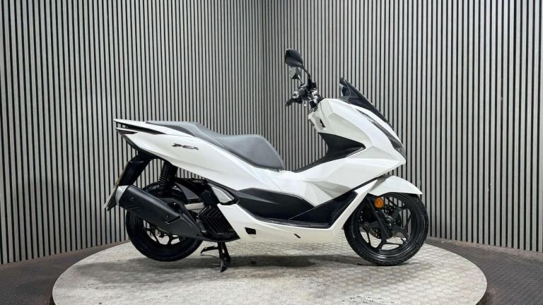 Honda PCX 125 Scooter Petrol CVT V-Belt Euro 5 (12 ps)