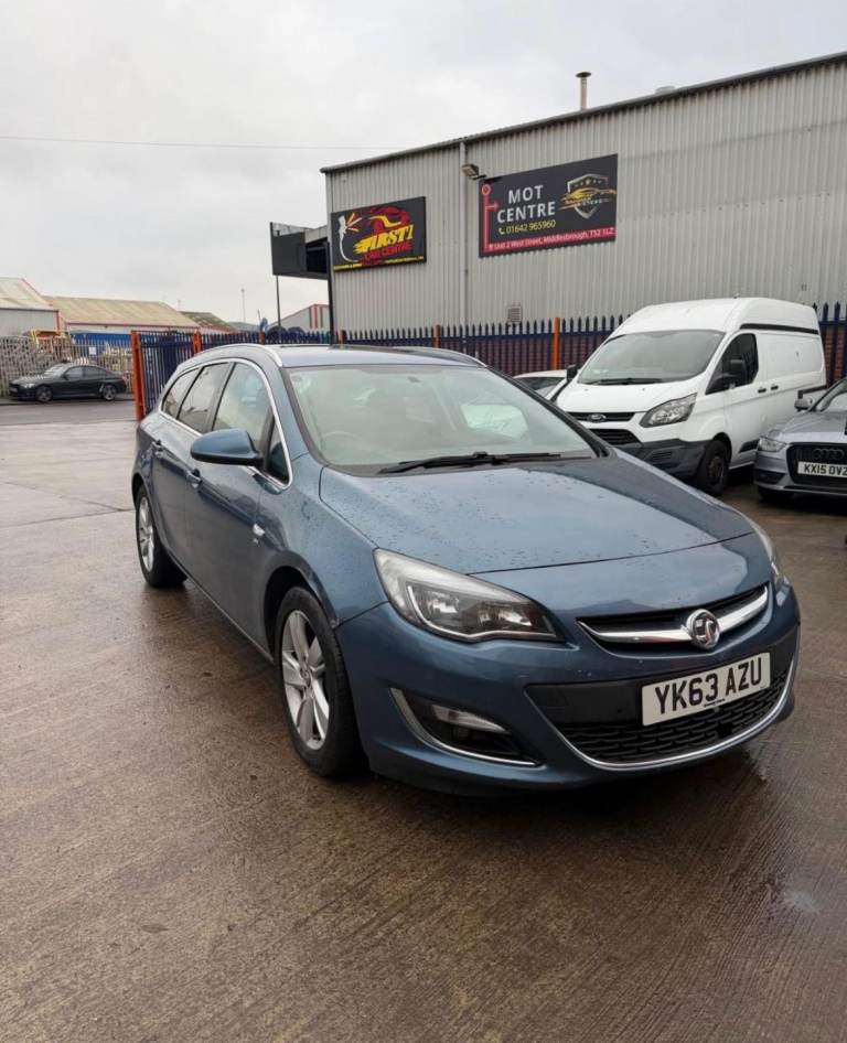 Vauxhall, ASTRA, Estate, 2013, Semi-Auto, 1956 (cc), 5 doors
