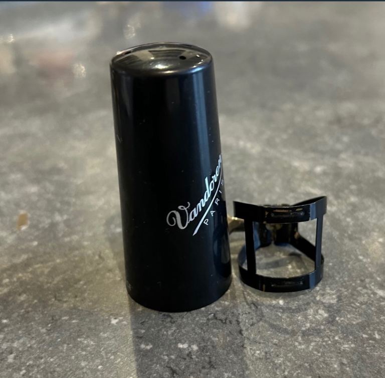 ALTO SAXOPHONE MOUTHPIECE LIGATURE & CAP VANDOREN 
