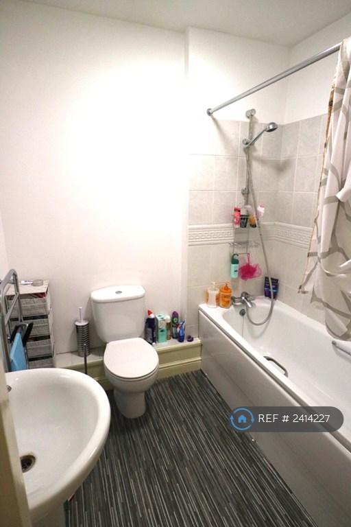 2 bedroom flat in Manchester, Manchester, M14 (2 bed) (#2414227)
