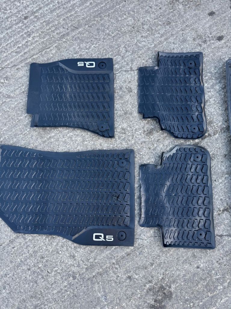 2016/2020 Audi q5 rubber mats