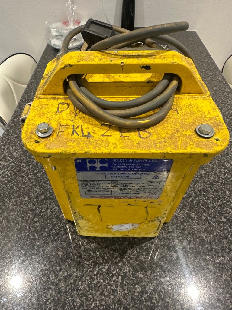 Transformer 110 - comes with cables 