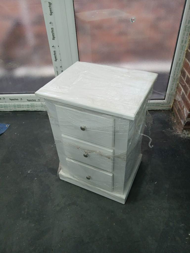 New White Wooden 3-Drawer Bedside Table