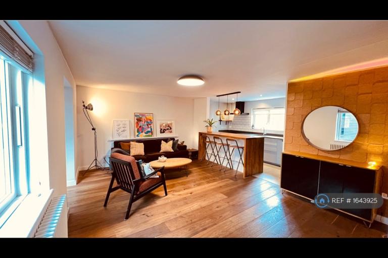 3 bedroom flat in Stonhouse Street, London, SW4 (3 bed) (#1643925)