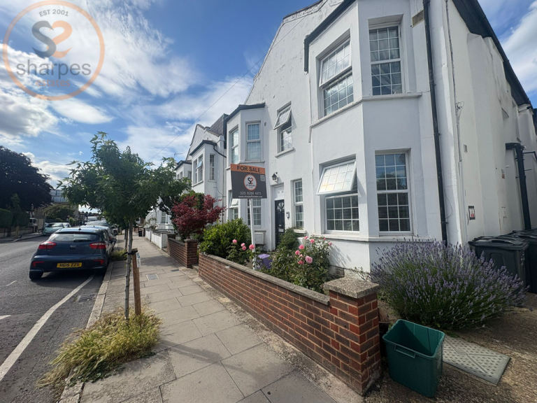 1 bedroom flat in Robinson Road, London, Greater London