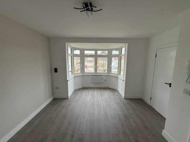 BENEFITS ACCEPTED - Studio Flat Available in Eastcote Harrow HA2
