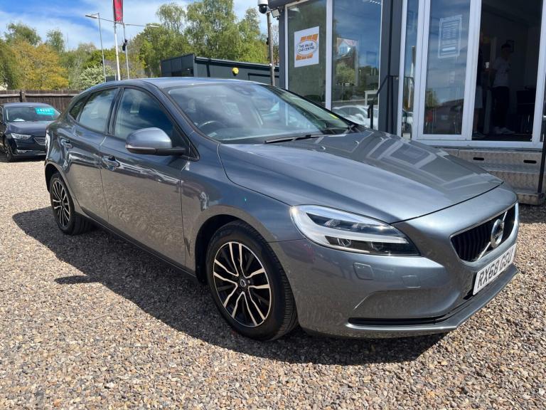 2018 Volvo V40 2.0 T2 GPF Momentum Nav Plus Euro 6 (s/s) 5dr HATCHBACK Petrol Manual