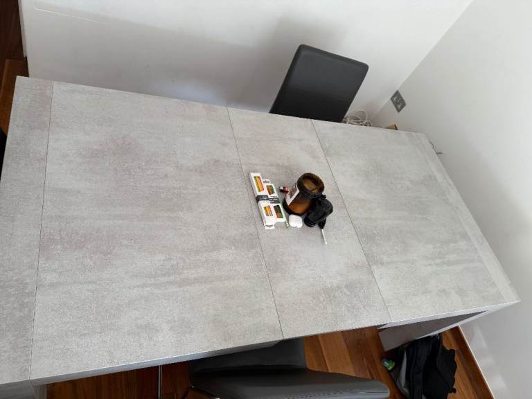 High Quality Extendable Dining Room Table