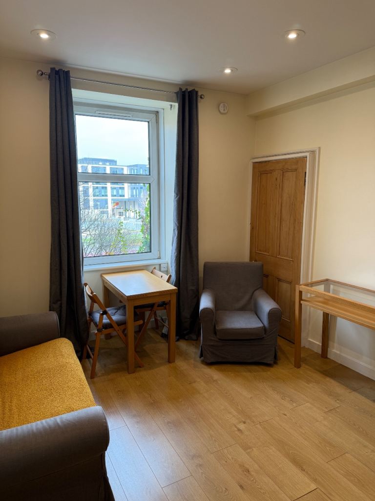 Edinburgh 2 bedroom central location property for rent