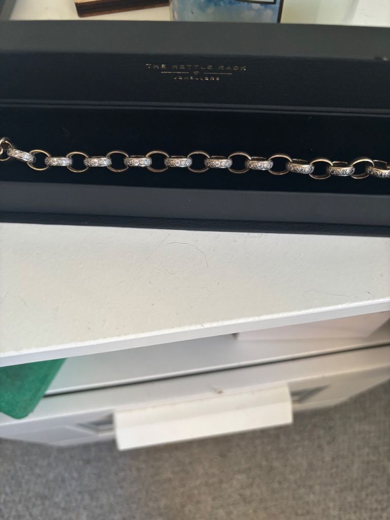 9ct  Gold Bracelet with cubic 9 inch men’s – As Good As New