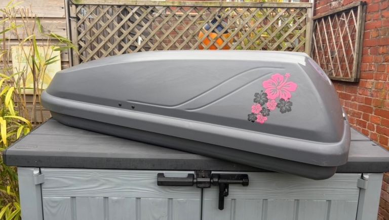 Car roof box £60 ono