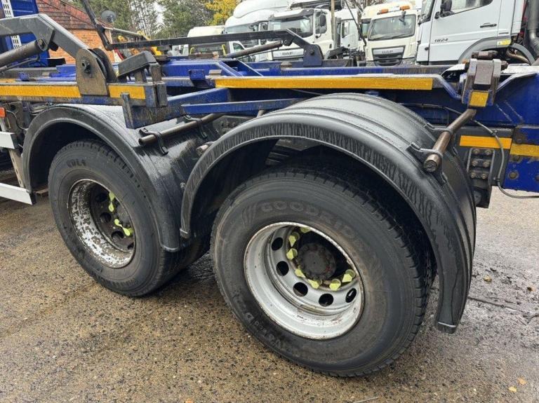 2012 VOLVO FM-330 6X4 HOOK LOADER