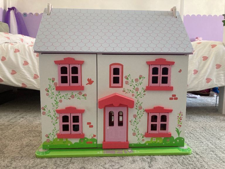 Cottage dolls house - Gumtree