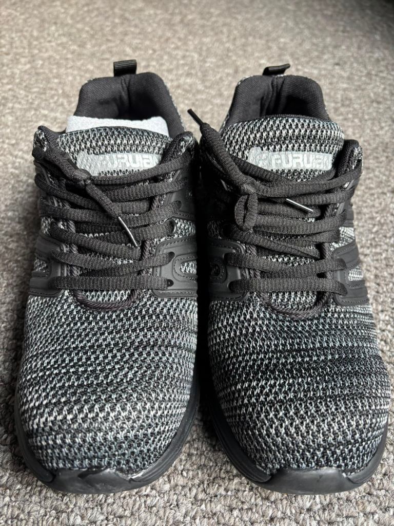 FURUIBN Black Steel toe cap Trainers size 6