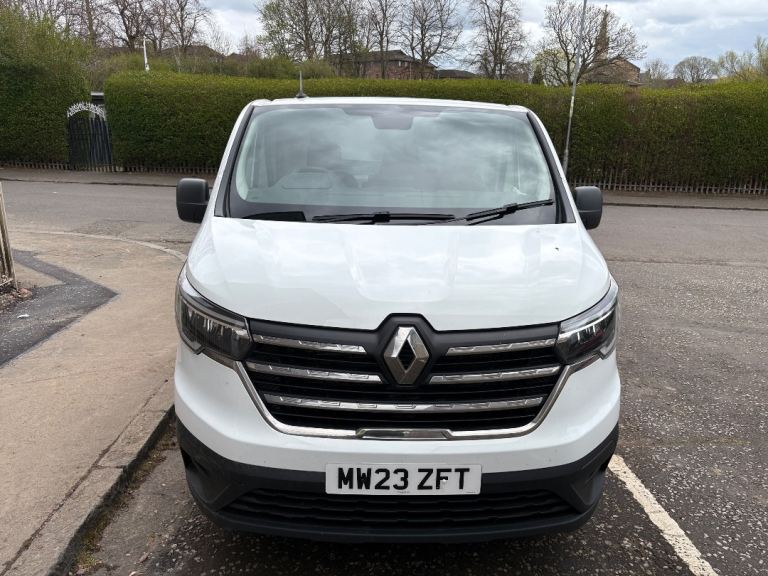 Renault traffic lwb white no vat