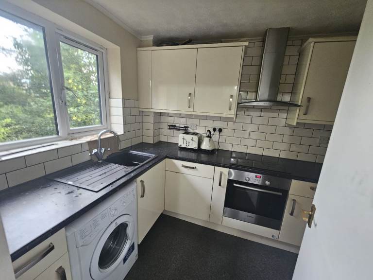 2 edroom Second Floor Flat to Let near Loxford Polyclinic Ilford IG1 2QD