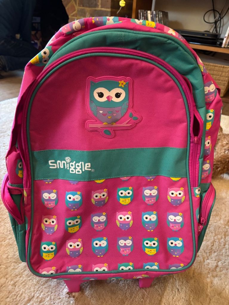 Smiggle pull along back pack 