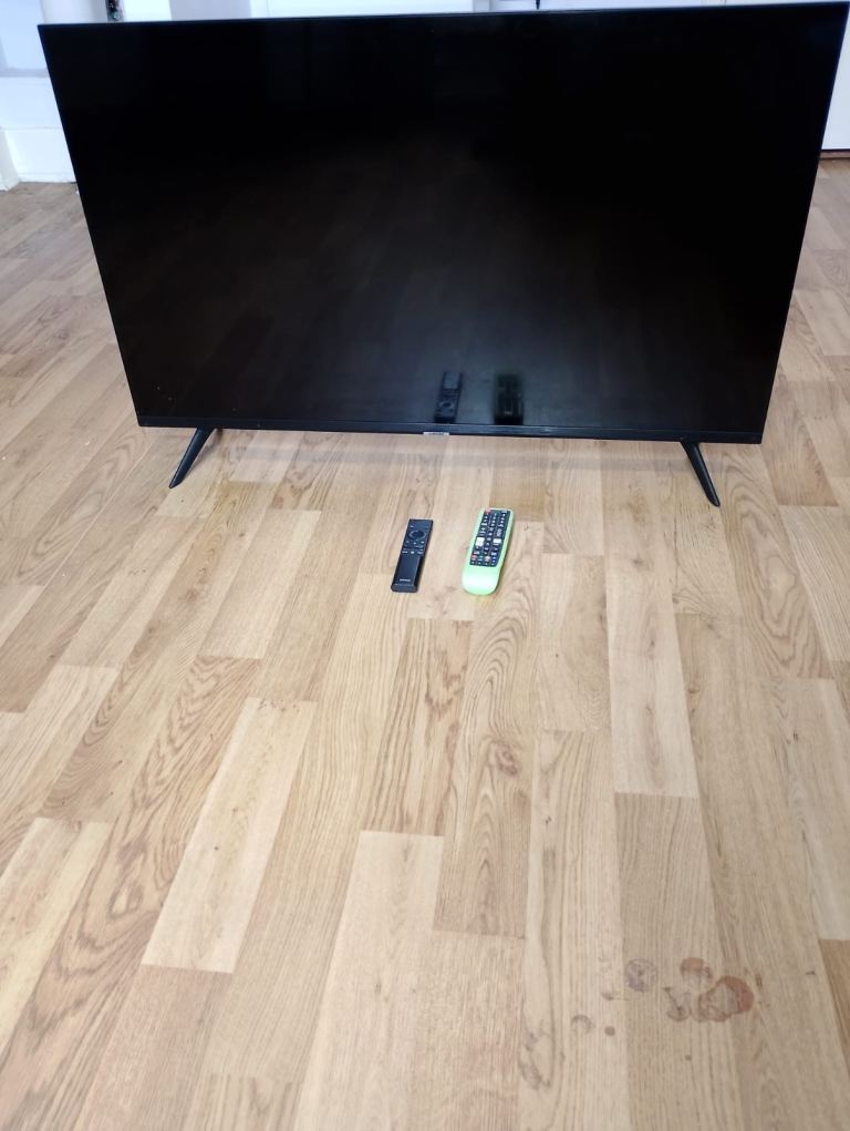 Samsung 43-inch Smart TV UE43AU7020K – Good Condition