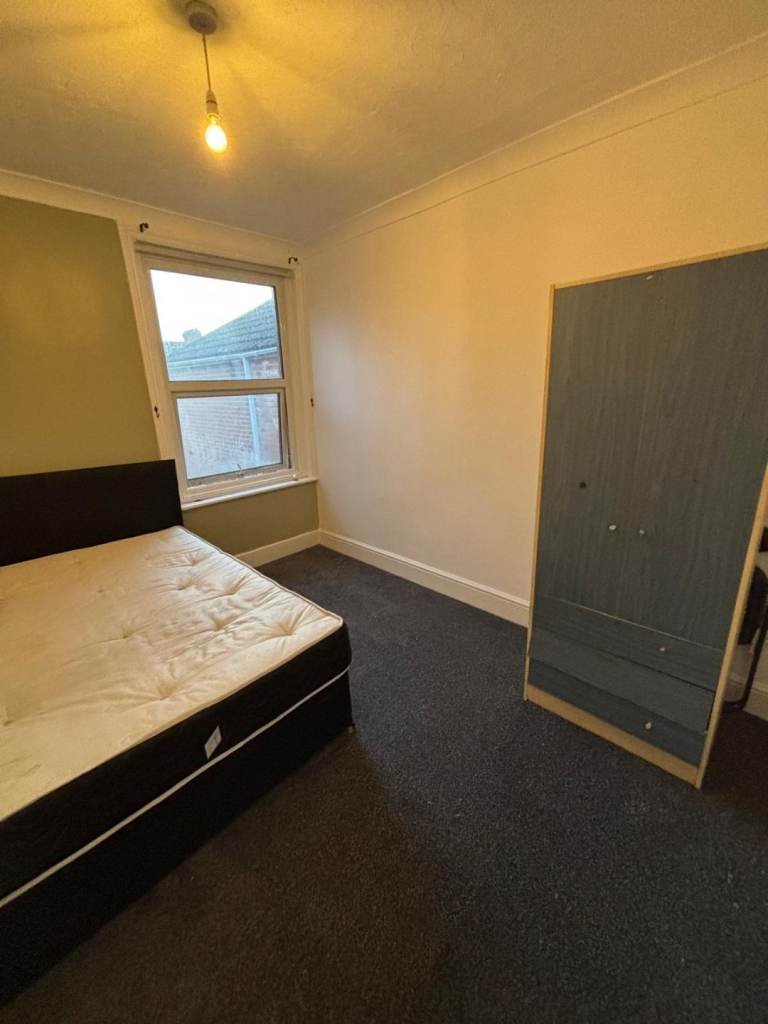 Room in a Shared House, Wilton Road, SO15