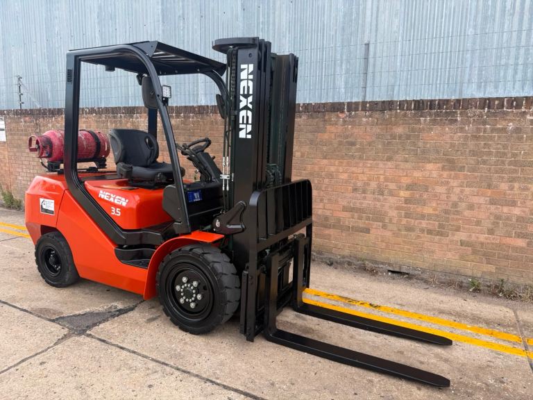 2021 Nexen 3.5t gas forklift, container spec triple Mast, 1100 hours 