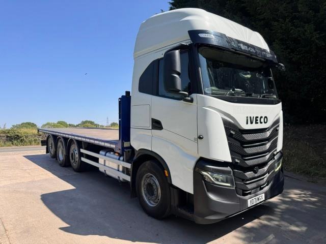 2021 71 Iveco S-WAY 420 E6 8x2 tri-dem 27ft4 flat bed moffett kit PSS