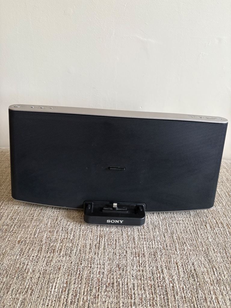 Sony RDP-X200iPN Bluetooth Speaker iPhone iPad iPod + Power Adaptor + Remote