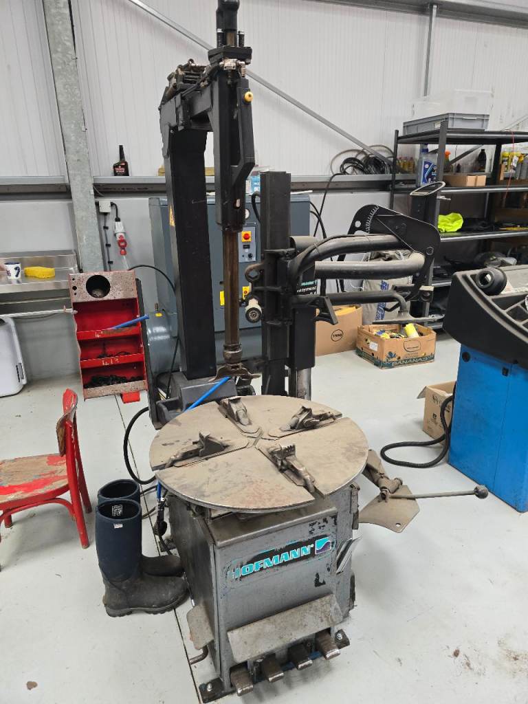 Hofmann Tyre Changer + Wheel Balancer Package (Monty 3550 + e-spin 202S)