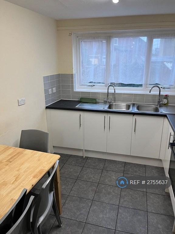 5 bedroom house in Daleview Road, London, N15 (5 bed) (#2755637)