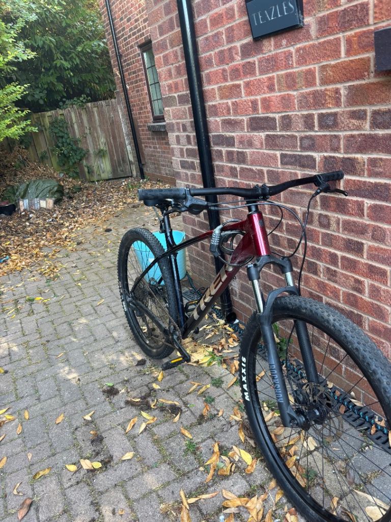 TREK Marlin 6 Mountain Bike – Red, Good Condition, Large frame, 29inch wheels 