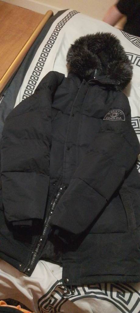 Zavetti Canada Black Puffer jacket will take reasonable offers 