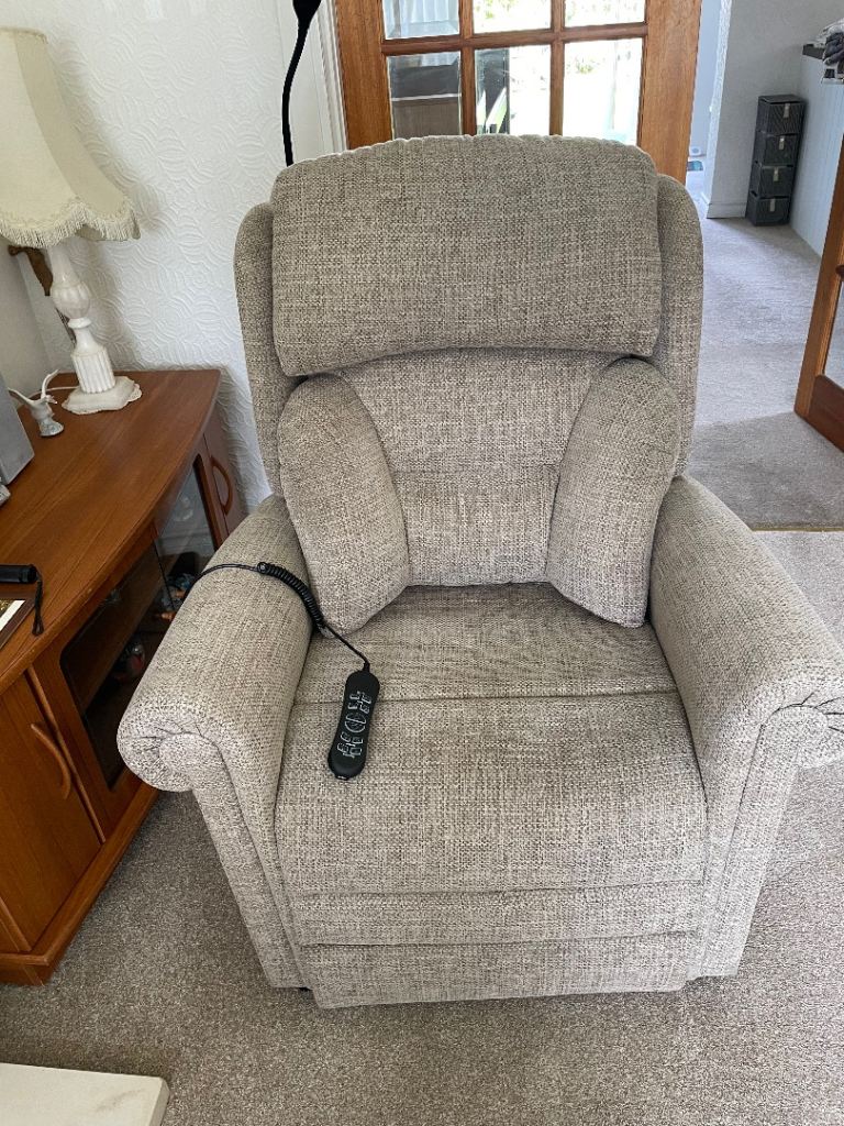 Armchair, riser/recliner