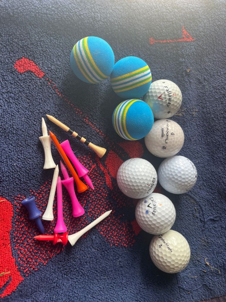 Golf bag with clubs