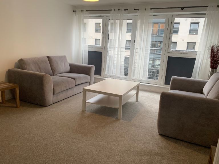 Two bedroom flat 5-10 minute walk from Glasgow city centre and finance district