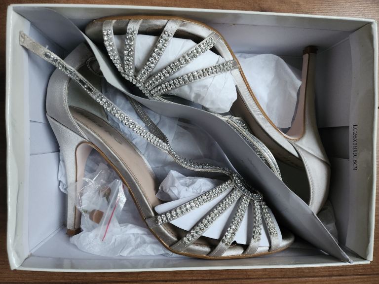 high heels size 7 strappy