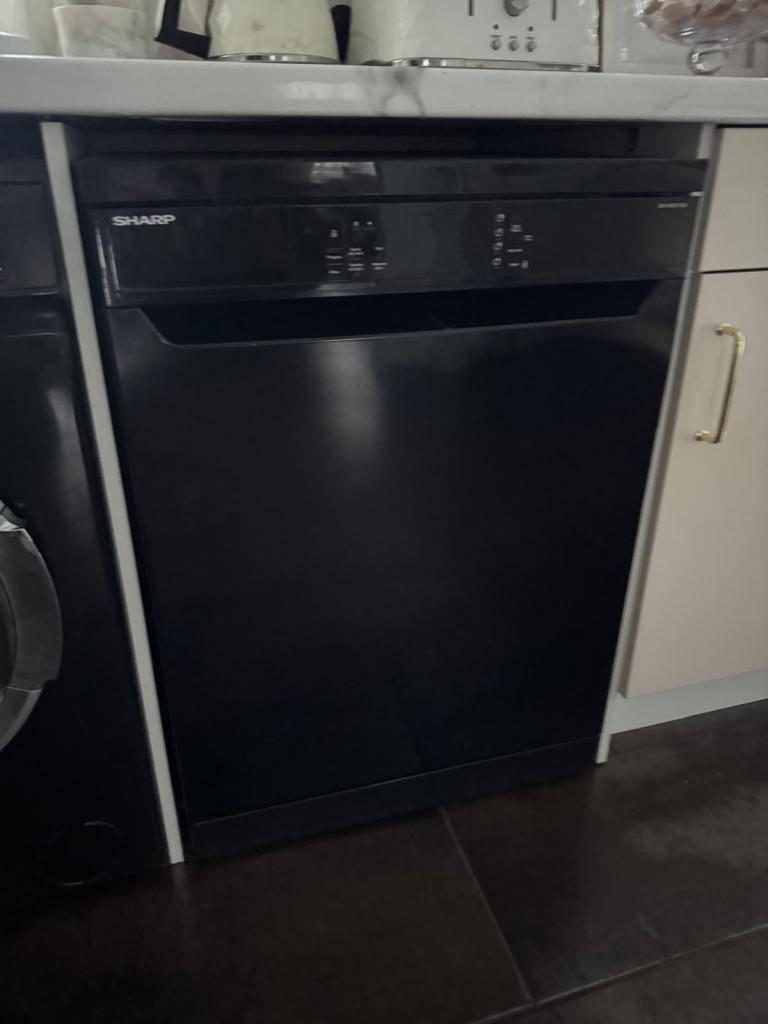 UNMISSABLE OFFER!! Sharp Black Dishwasher.