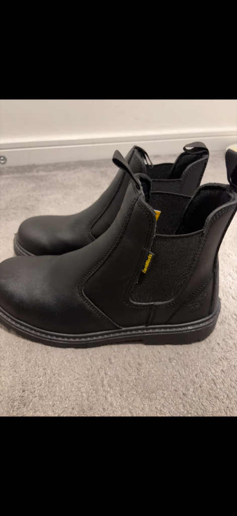 EarthWorks Safety Dealer Boots. Size 9.  Worn Once by me. 