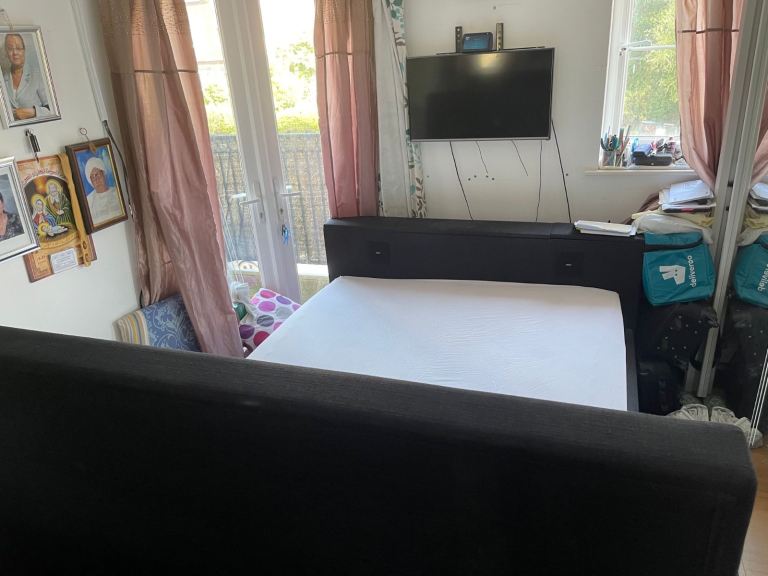 Superking TV bed with Bose speakers 