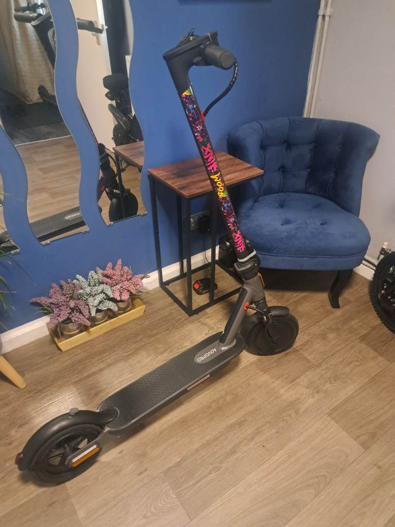 Aovopro Electric Scooter with Colourful Stem – Good Condition
