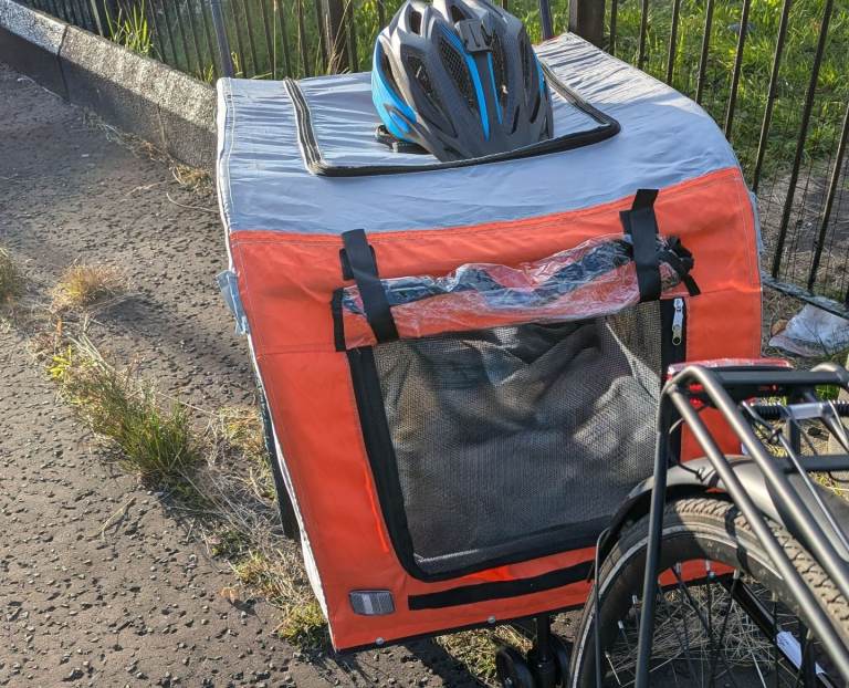 XL dog bike trailer and scrolled in one 