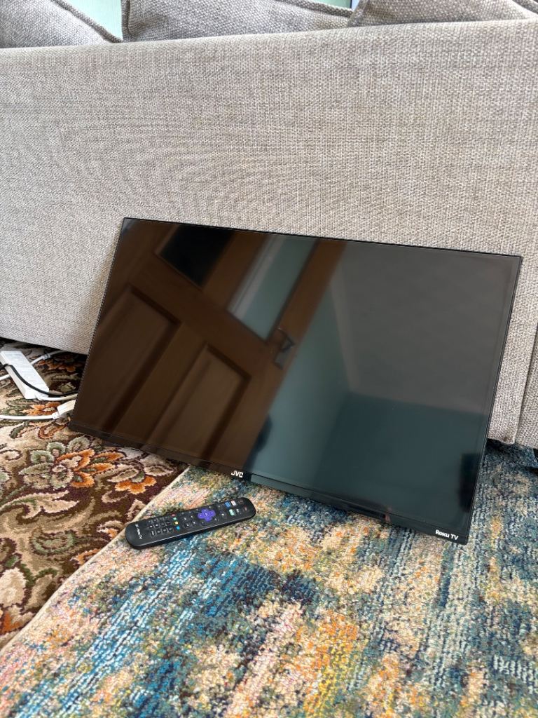 JVC Roku 32 inch smart tv with remote control 