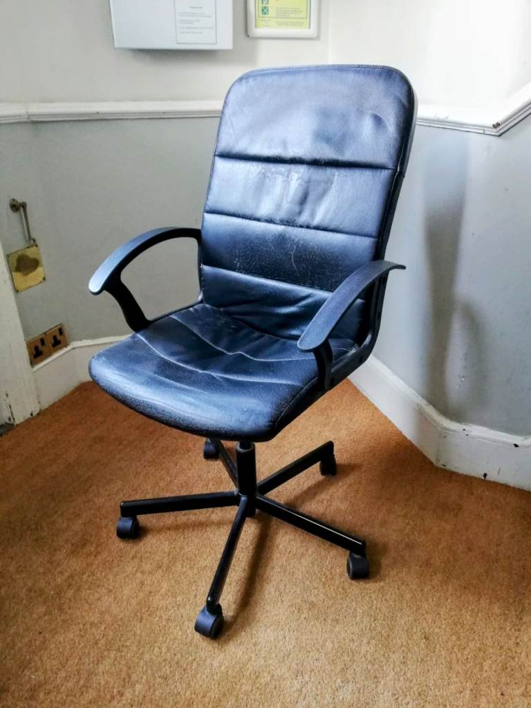 COMPUTER/DESKTOP/OFFICE BLACK WHEELY CHAIR