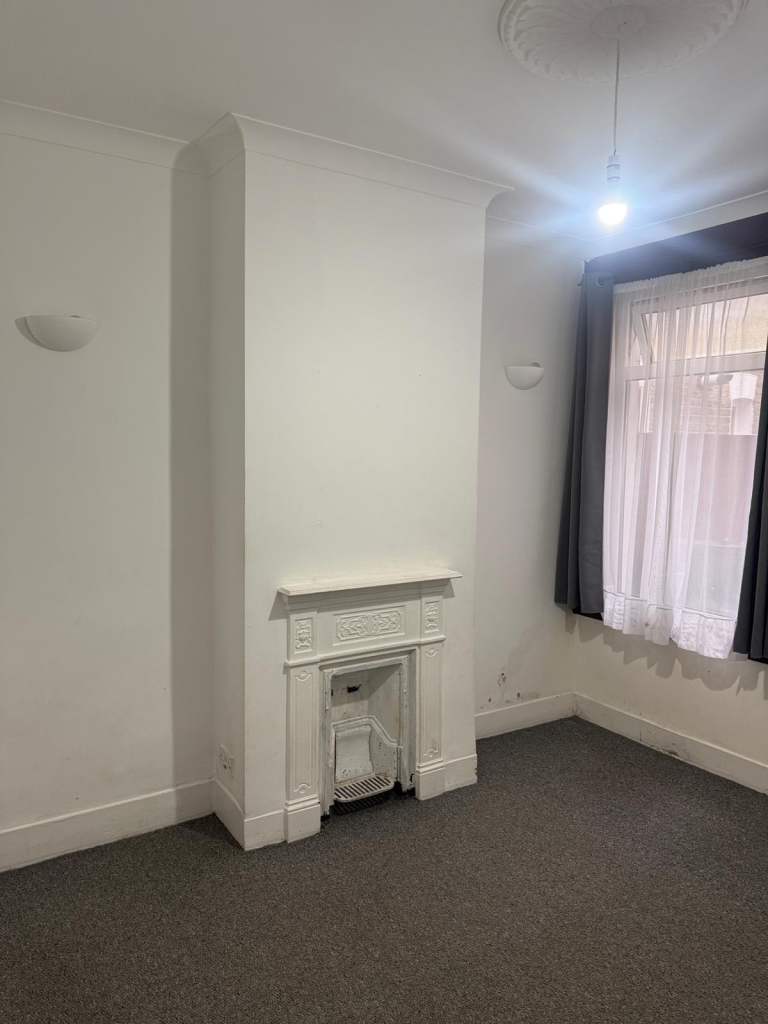 4 Bedroom 2 Bathroom house ToLet